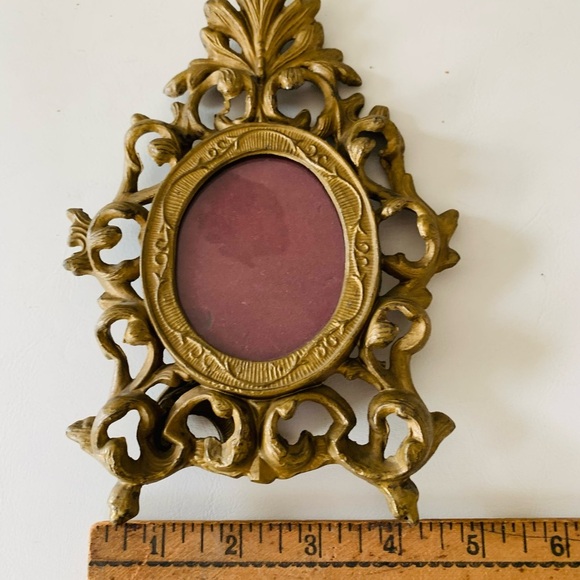 Vintage Ormolu Picture Frame Cost Iron Easel Table Top - Picture 3 of 10